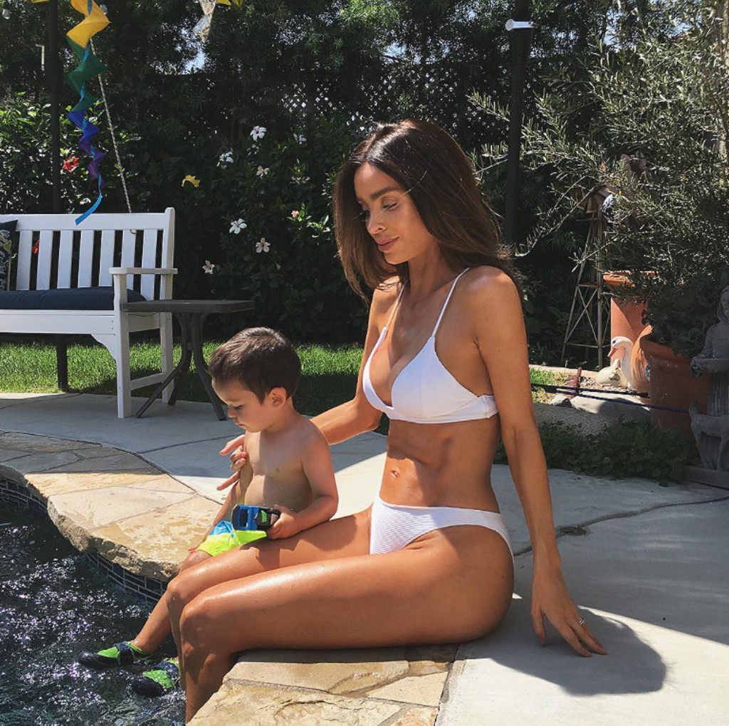 Six Pack Mom Sarah Stage Reveals Weight At Almost 8 Months